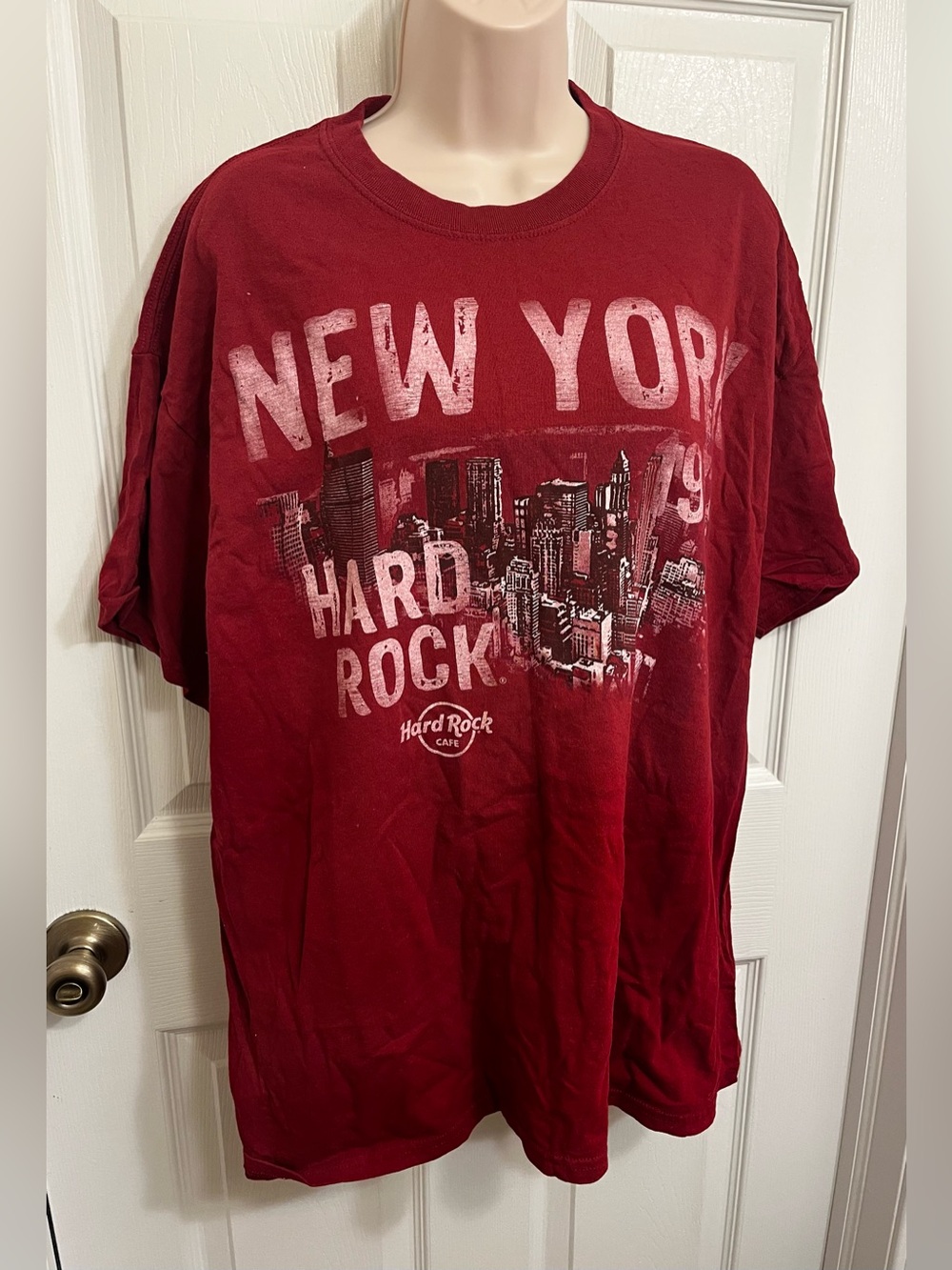 Hard Rock Cafe NYC Men’s size XL Red Shirt